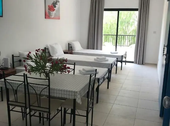 Athinas Court * Paphos