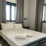 Athinas Court 아파트호텔 파포스