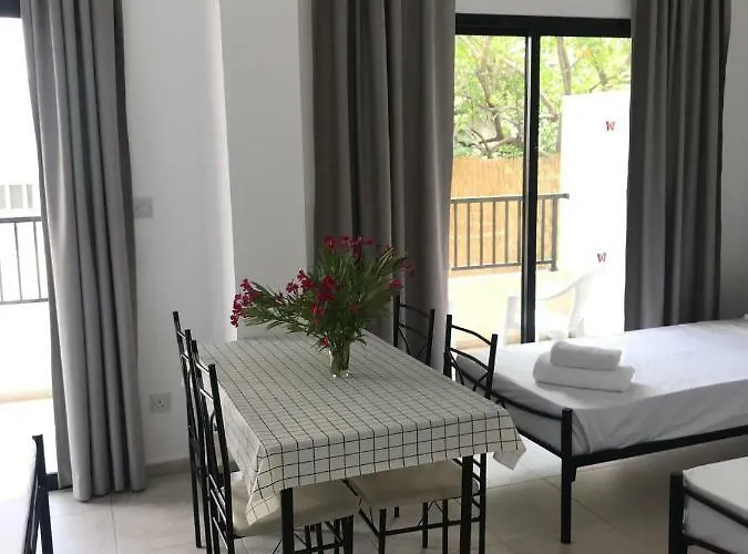 Athinas Court * Paphos